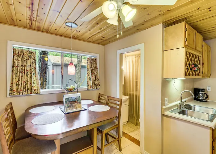 4 Mi To Rainbow Lake! Cozy Forest-view Gem W/ Deck Pinetop-Lakeside