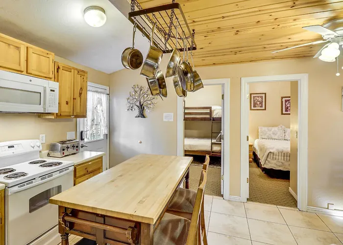 Casa vacanze 4 Mi To Rainbow Lake! Cozy Forest-view Gem W/ Deck Pinetop-Lakeside