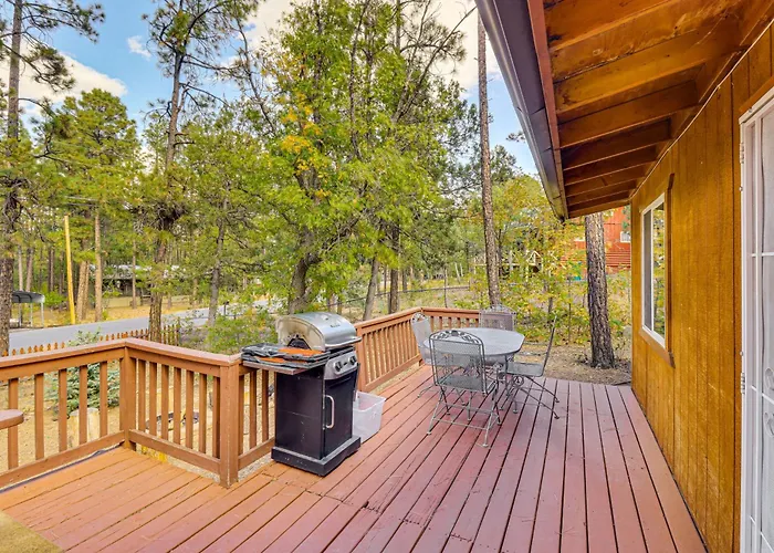 4 Mi To Rainbow Lake! Cozy Forest-view Gem W/ Deck *