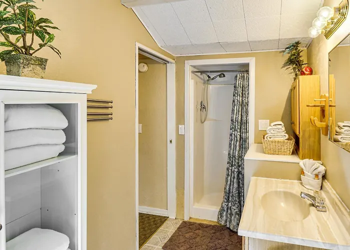 4 Mi To Rainbow Lake! Cozy Forest-view Gem W/ Deck Casa vacanze